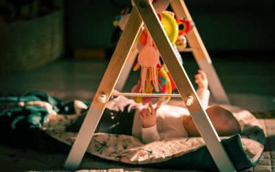 Spielbogen fürs Baby: Ab wann sinvoll & welche Modelle 2025?